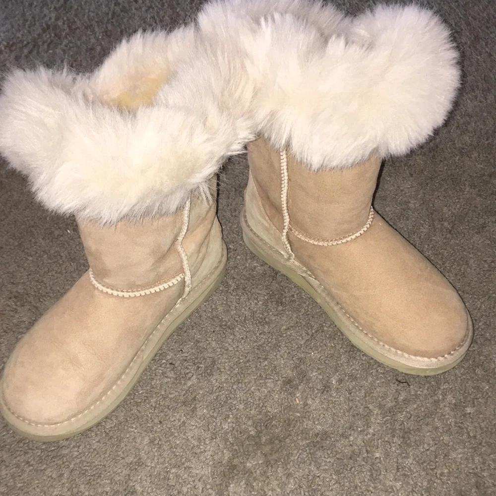 NWOT Australia Luxe Collection Leather Faux Fur Kids Nordic Sand